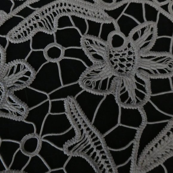Stunning Vintage Handmade Crochet Floral Doily - Picture 7 of 10